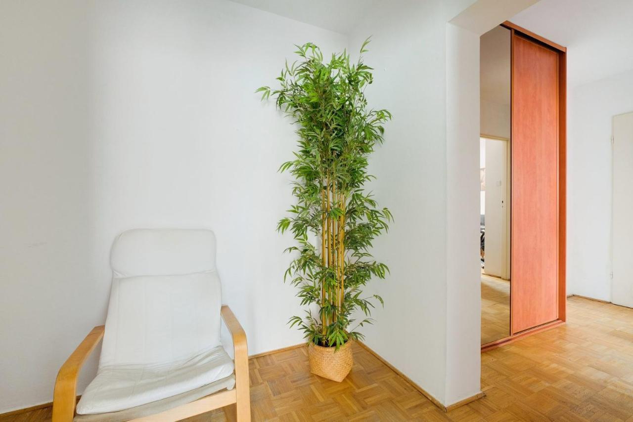 2 Bedroom In Location Apartment *