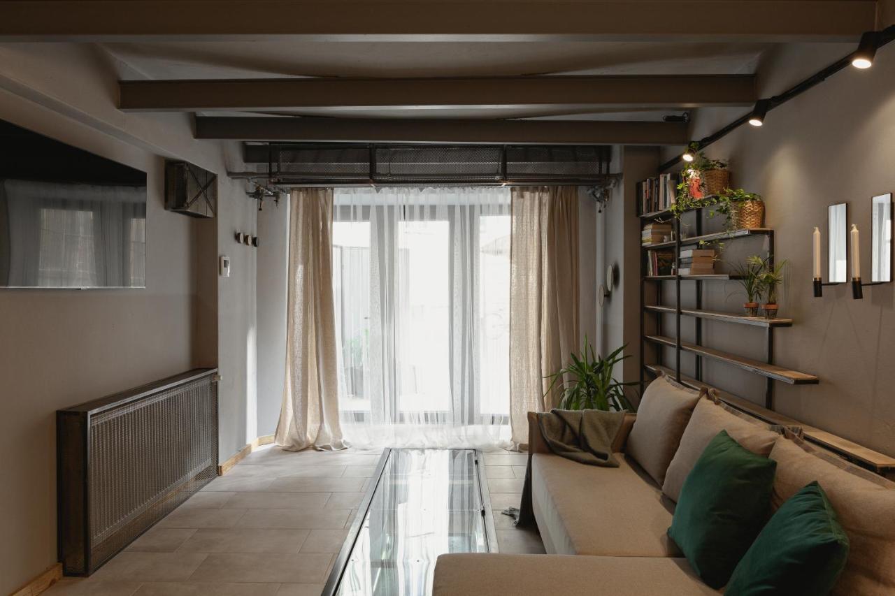 Garage - Lwowska 9 *