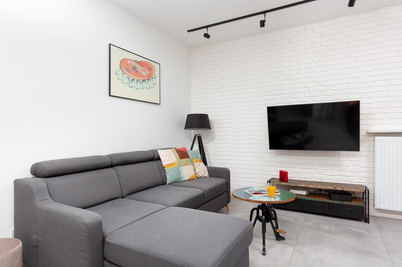 Apartment City Center Grzybowska With Parking By Renters Warsaw
