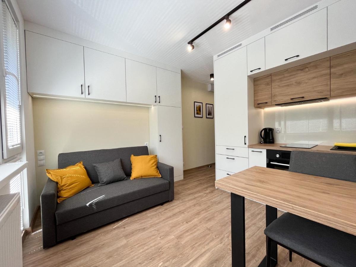 Batorego 16 Orange: Metro-adjacent Private With Self Check-in Apartment