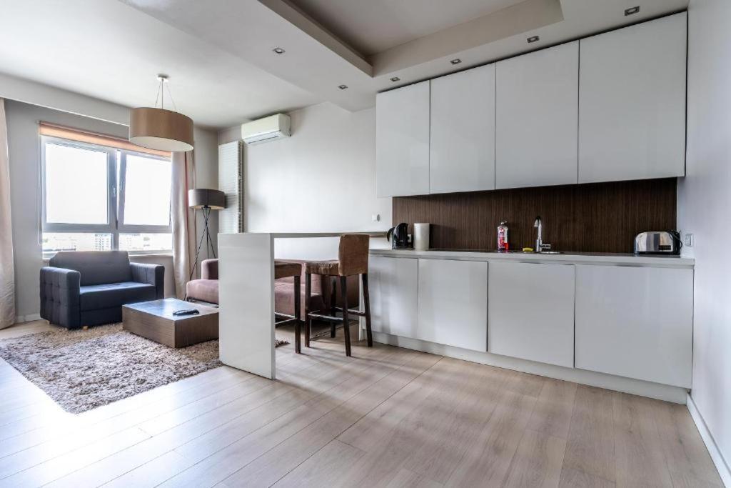 Apartment Platinum Tower - Center - Golden