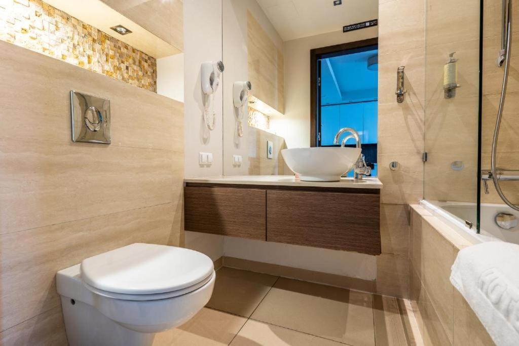 Platinum Tower - Center - Golden Apartment *