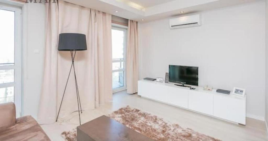 Platinum Tower - Center - Golden Apartment