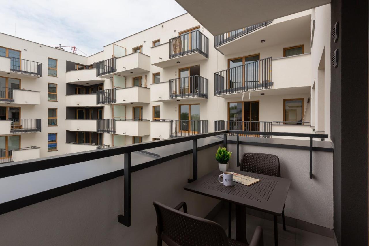Nova Ochota Lopuszanska By Renters * Warschau