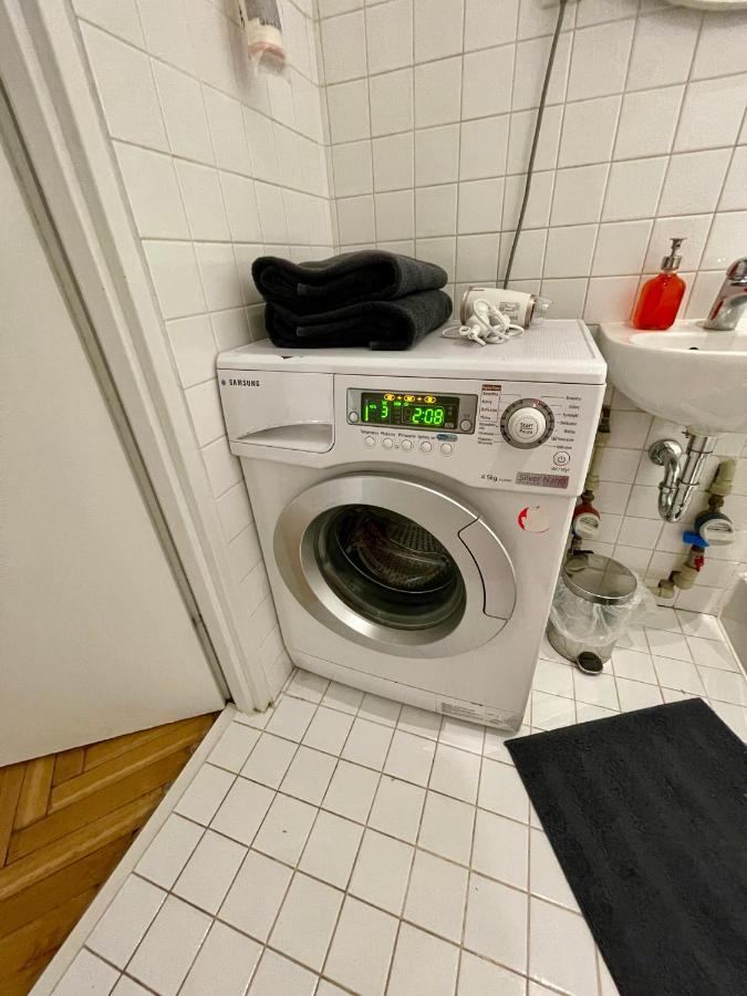 Super Beauty Metro Wifi 65'tv Netflix Hbo Appletv+ Apartment Warsaw