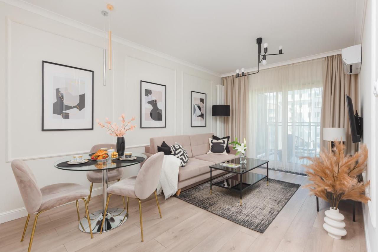 Mennica By Renters Prestige Apartment Warsaw