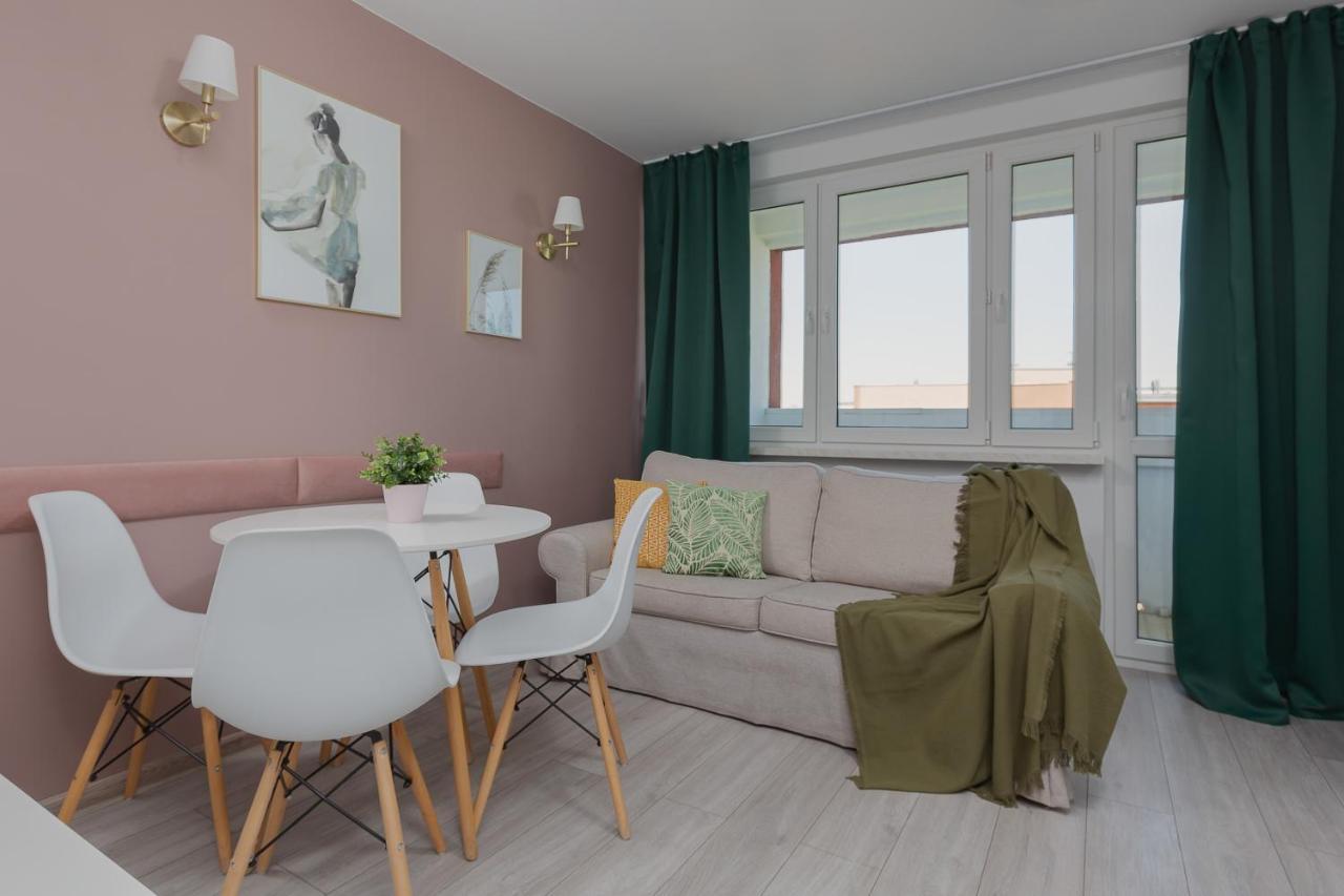 Solec 79 By Renters Apartment