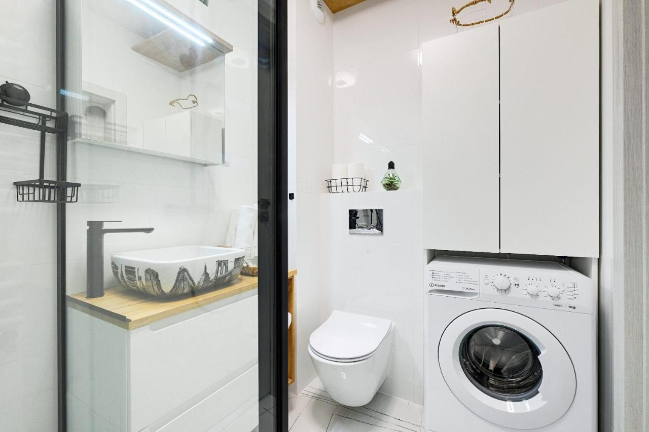Targowa 10 London Studio *
