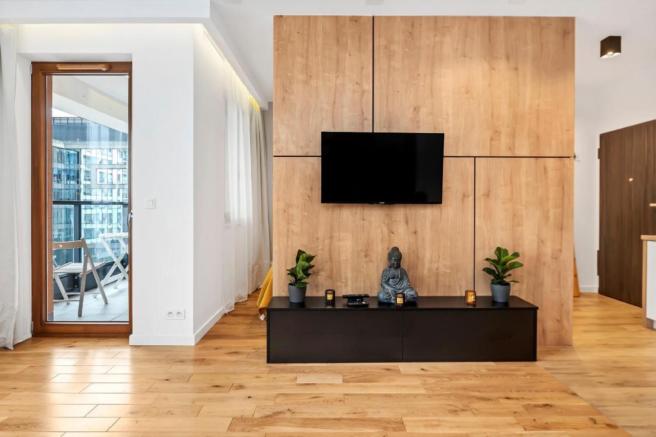 Modern With Access To The Pool Near Rondo Daszynskiego Station Warsaw