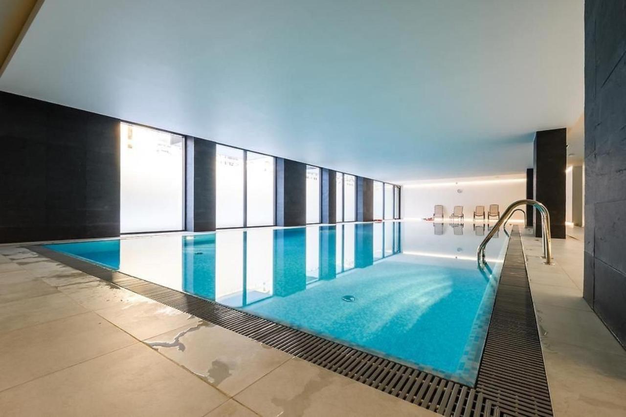 Apartment With Swimming Pool And Gym
