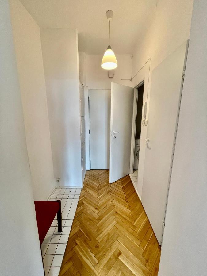 Super Beauty Metro Wifi 65'tv Netflix Hbo Appletv+ Warsaw