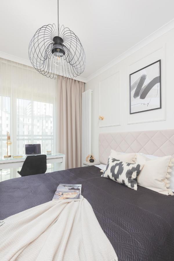 Mennica By Renters Prestige *