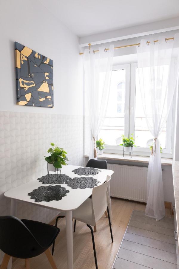 Homestay Clicktheflat Szkolna Palace Of Culture *