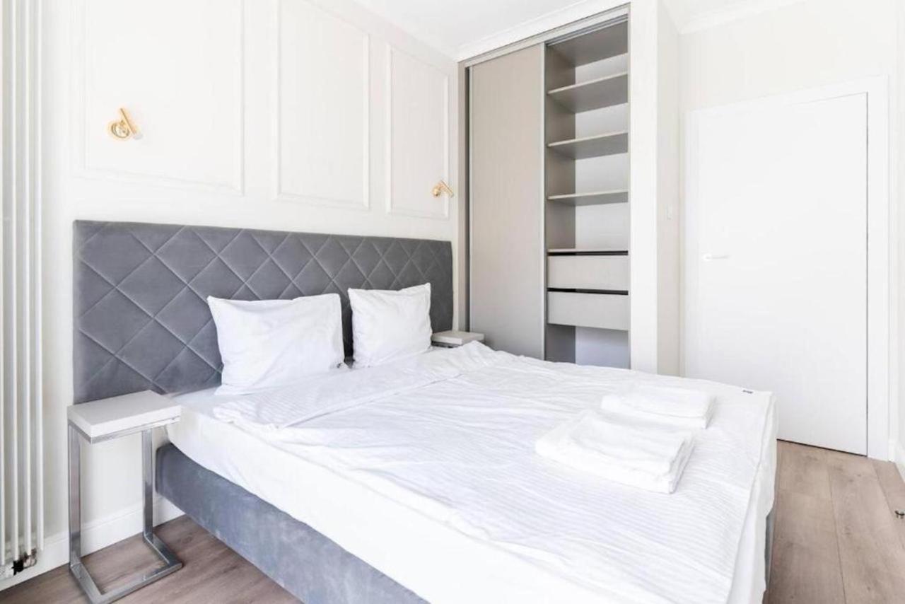 Apartament Mennica - One Bedroom - Golden Apartamento *