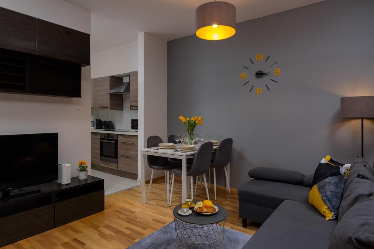 Kolejowa By Renters *
