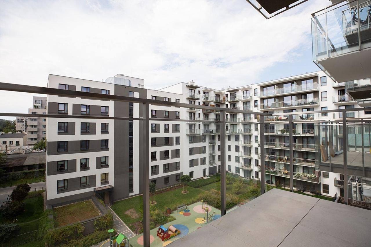 Easy & Comfortable, With Balcony, Very Close To The Center Apartamento