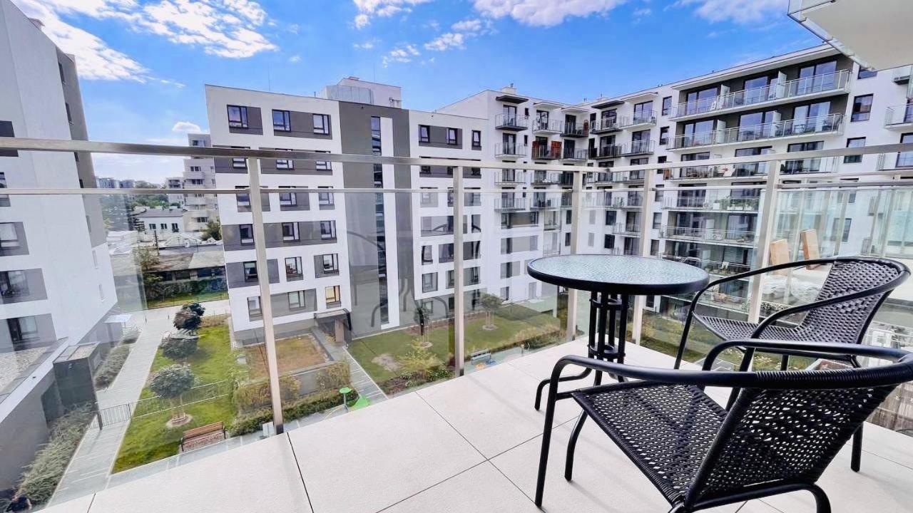Easy & Comfortable, With Balcony, Very Close To The Center Apartamento Varsóvia