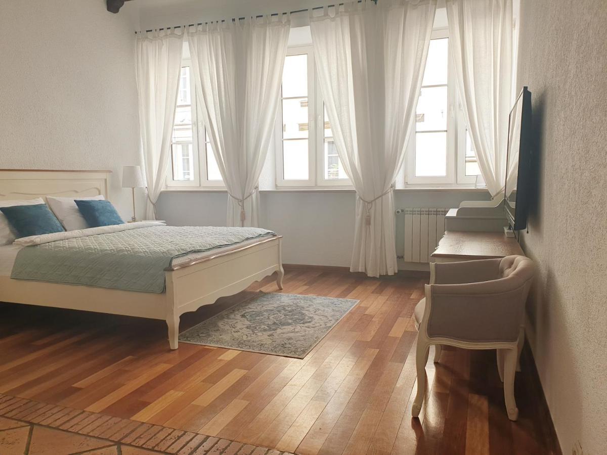 Old Town Essence Apartment *