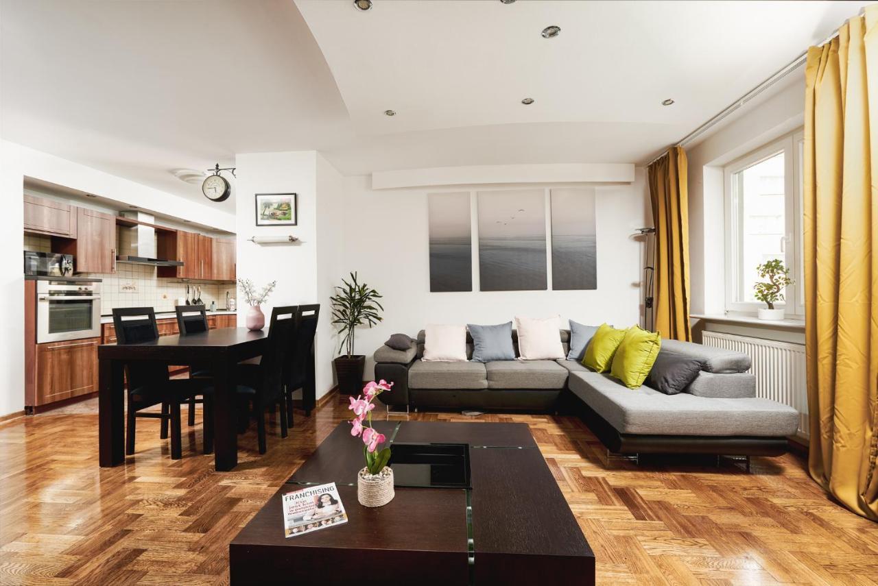 Lumina Spacious Near The Railway Station Warsaw