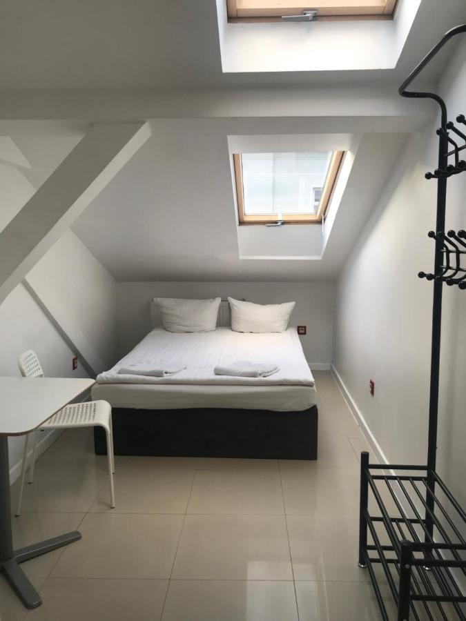 Albergue Hoza And *