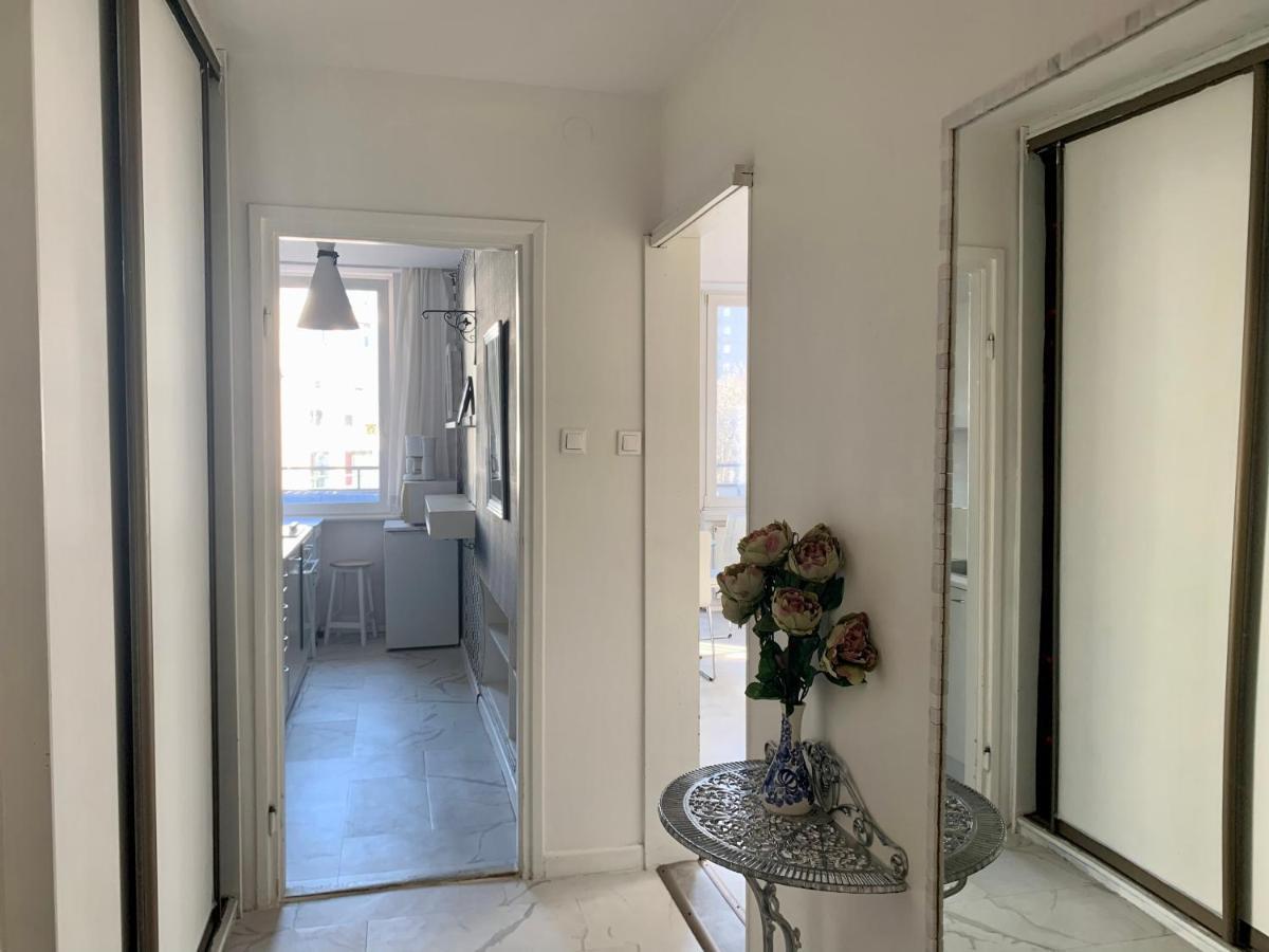 Apartment Perfect Location Two Bedrooms With Balkony