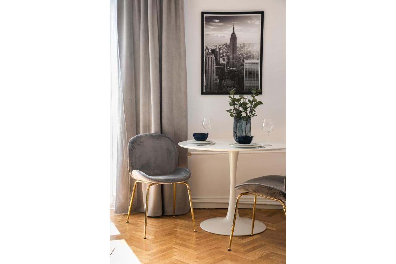 Apartment Metro Dworzec Gdanski Elegant Studio