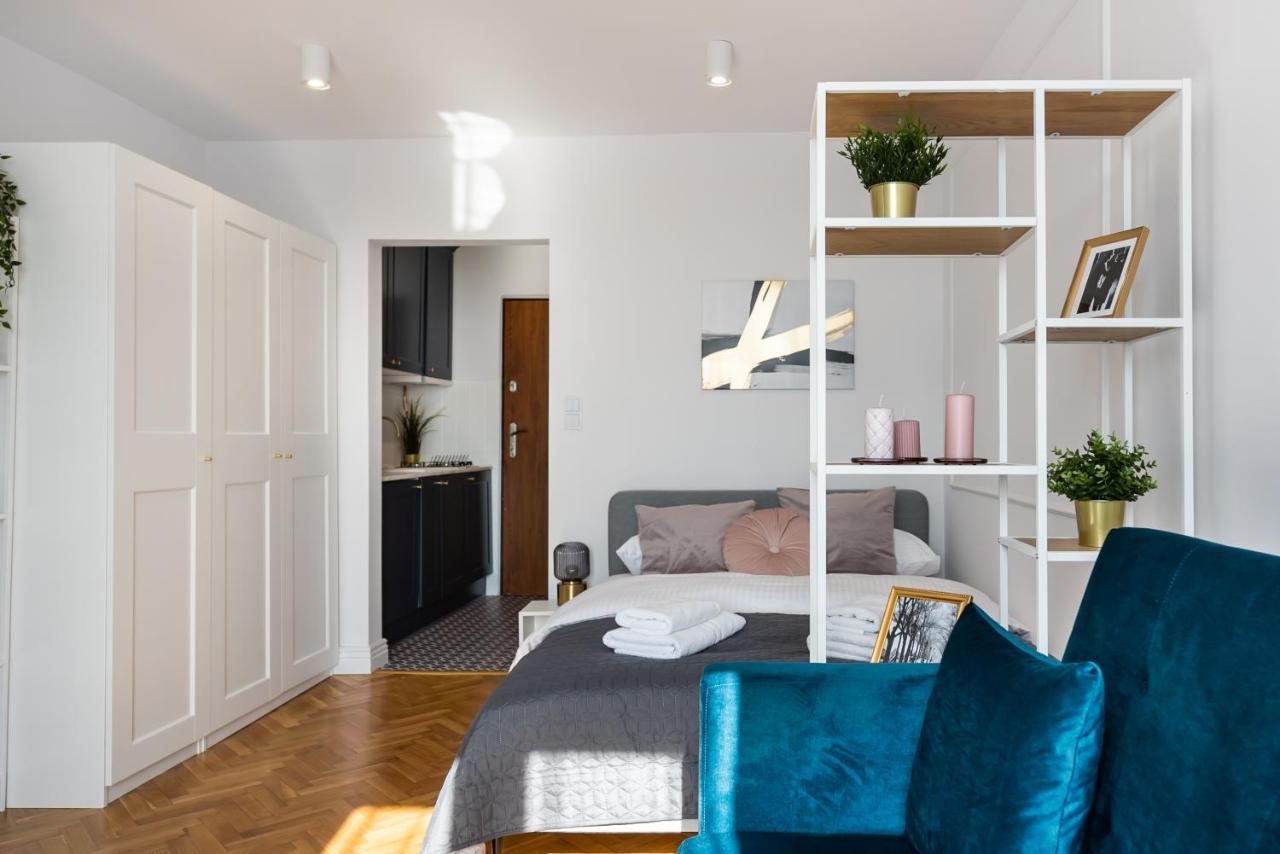 Apartment Metro Dworzec Gdanski Elegant Studio Warsaw