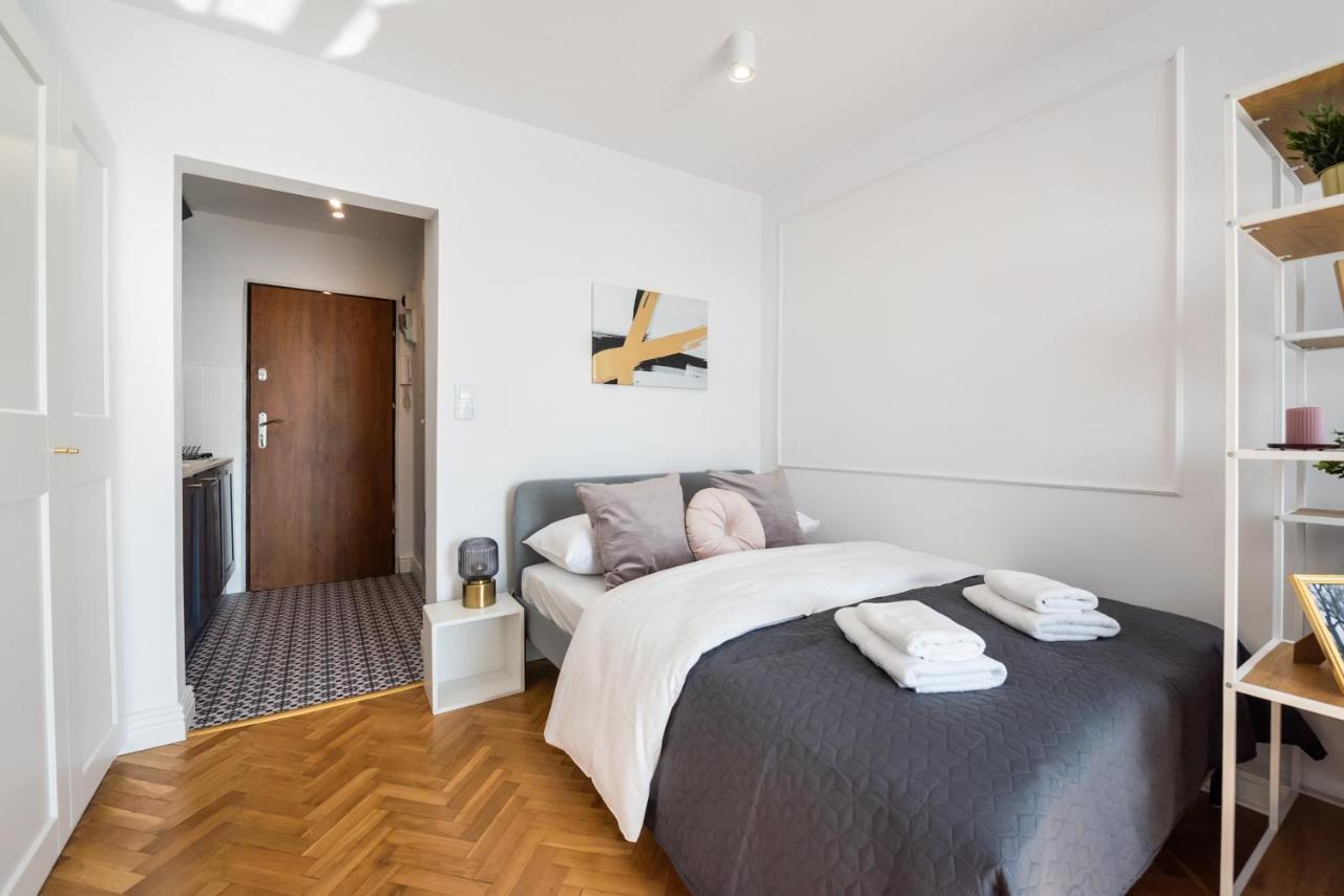 Apartment Metro Dworzec Gdanski Elegant Studio Warsaw