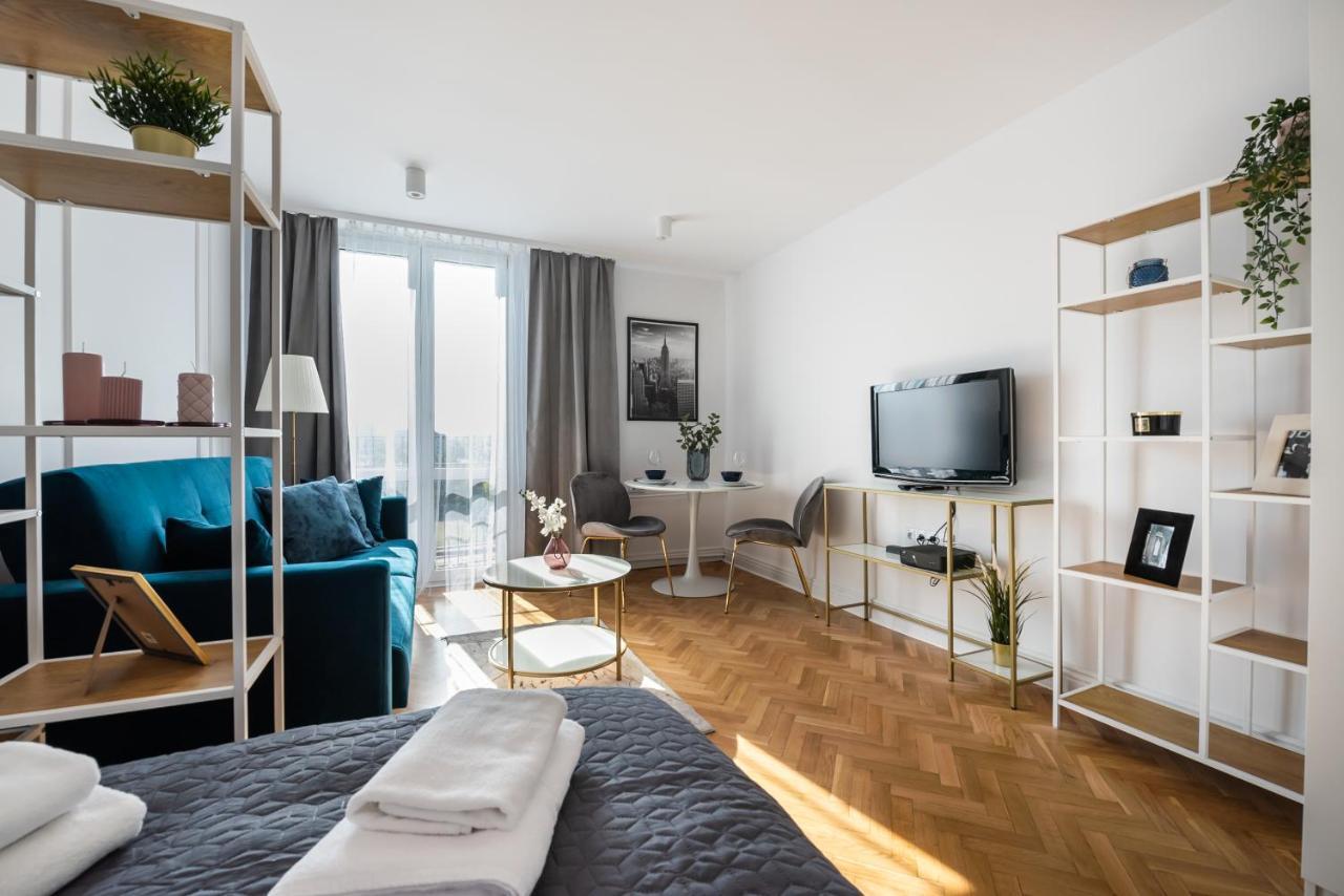 Metro Dworzec Gdanski Elegant Studio Apartment Warsaw