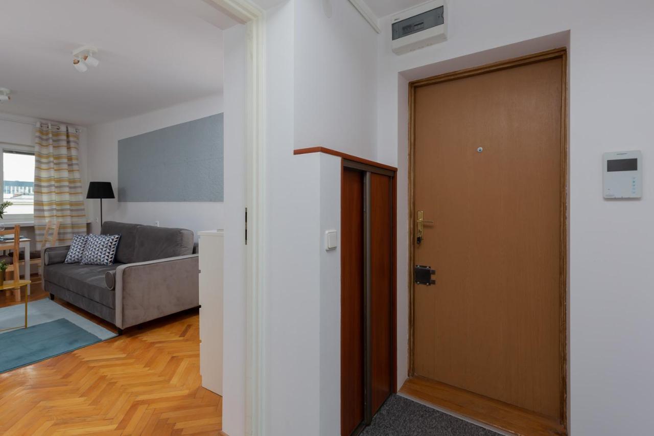 Stars Center By Renters *