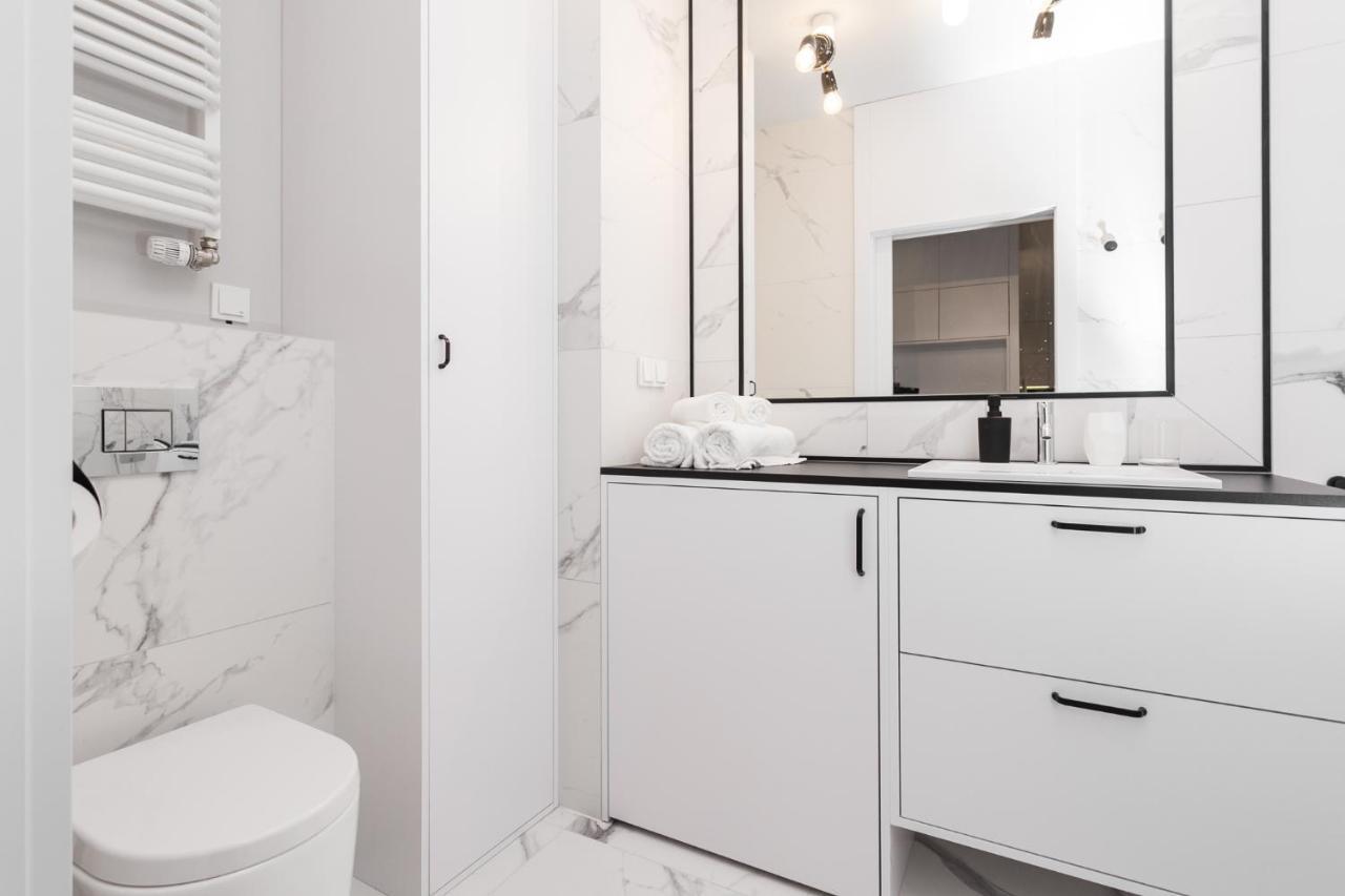 Luxury Mennica - Golden - Center *
