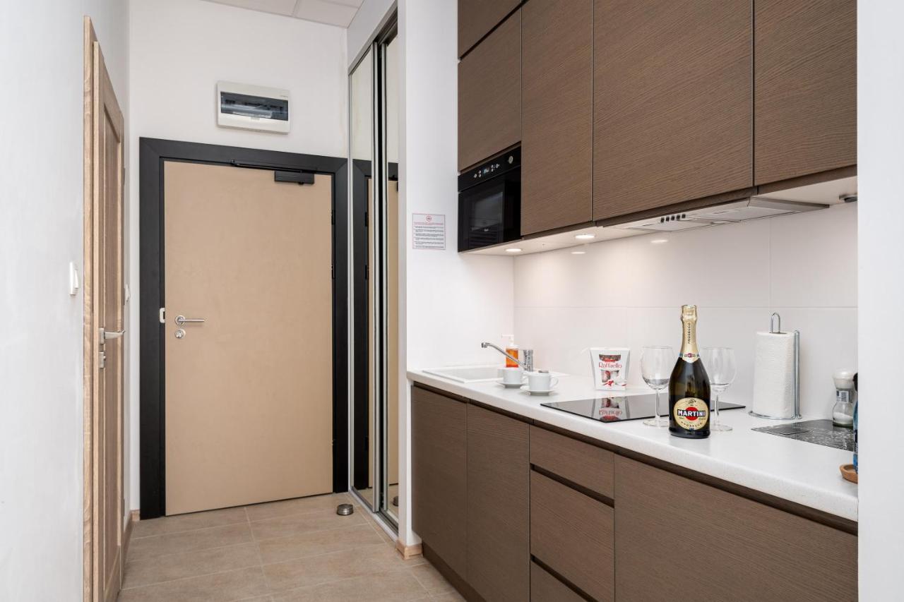 Aleje Jerozolimskie Street Apartment