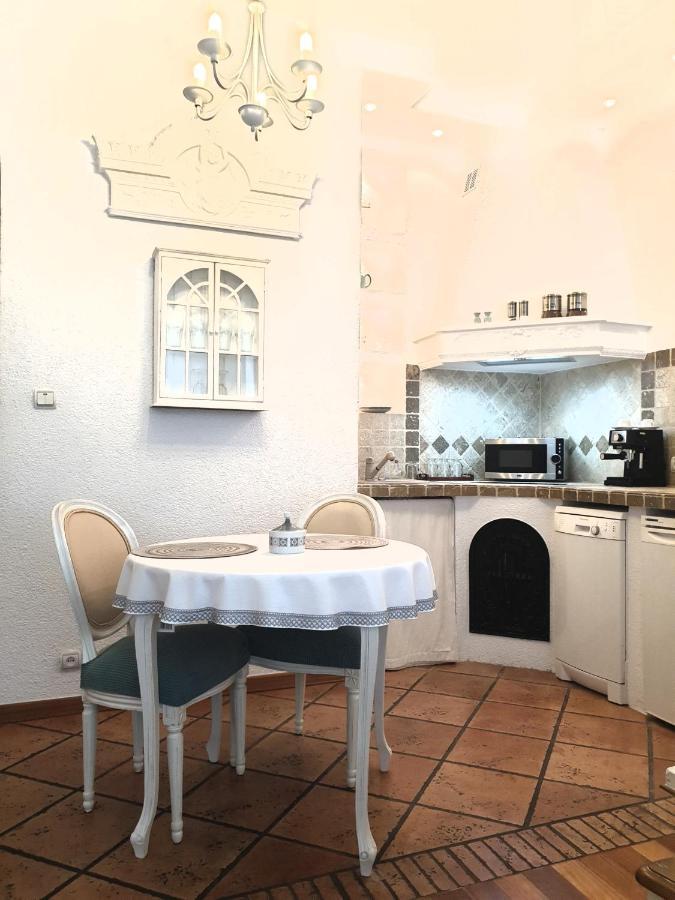Old Town Essence Apartment *