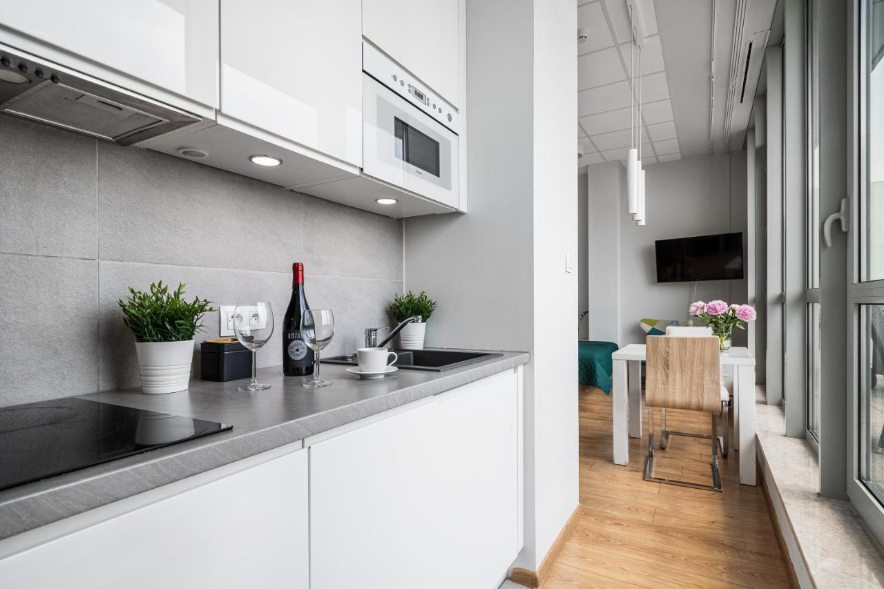 Aleje Jerozolimskie Street Apartment *