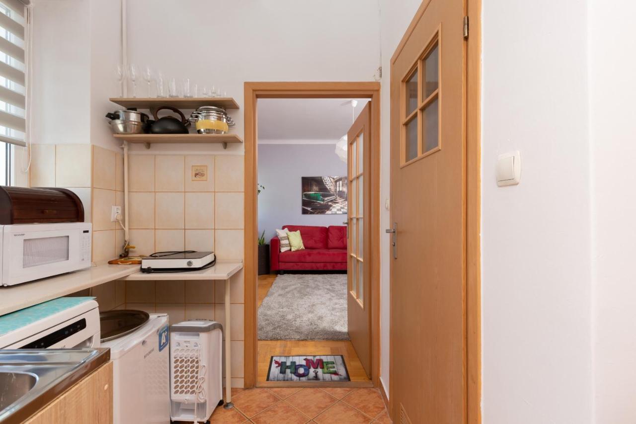 Metro Politechnika Studio Konstytucji By Renters * Warsaw