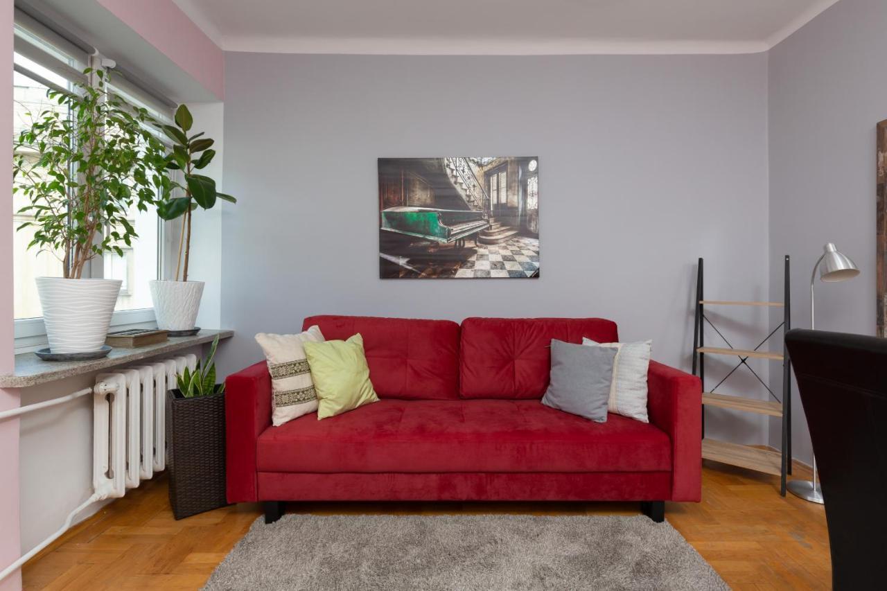 Metro Politechnika Studio Konstytucji By Renters *