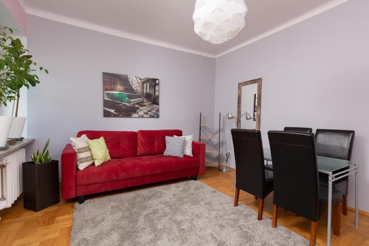 Metro Politechnika Studio Konstytucji By Renters *