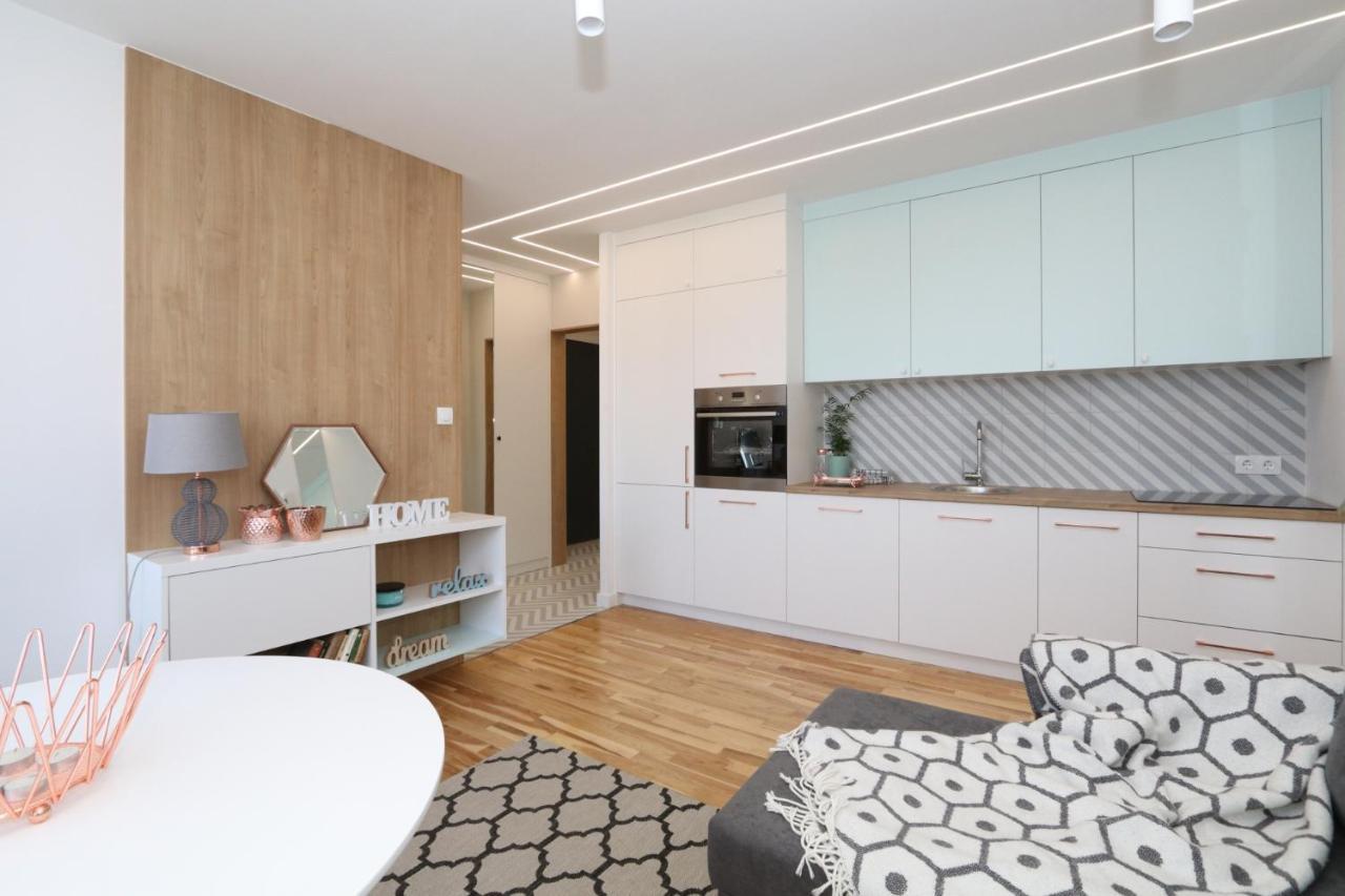 Homestay Romaszewskiego Zoliborz Bedroom Pokoj Metro Warsaw