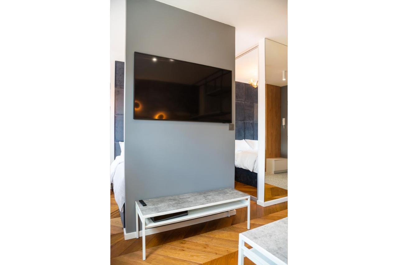Nowa Praga Geometric Yellow Apartament *