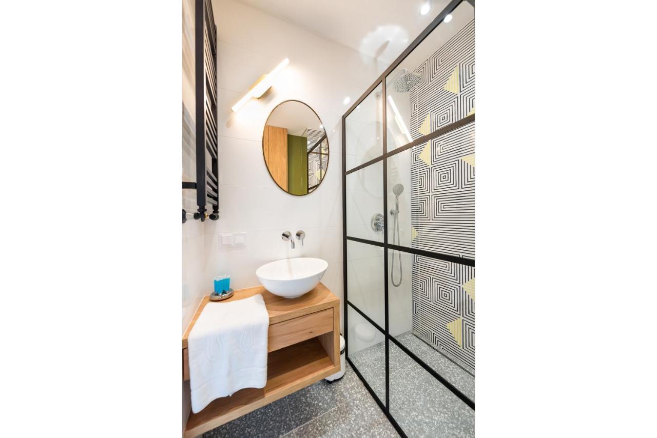 Nowa Praga Geometric Yellow Apartament Warszawa