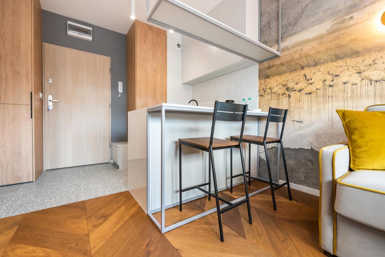 Nowa Praga Geometric Yellow Apartament *