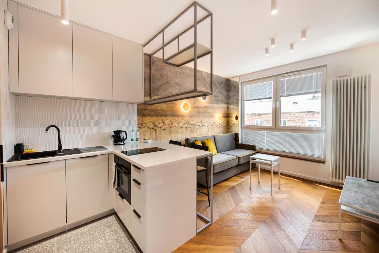Nowa Praga Geometric Yellow Apartament