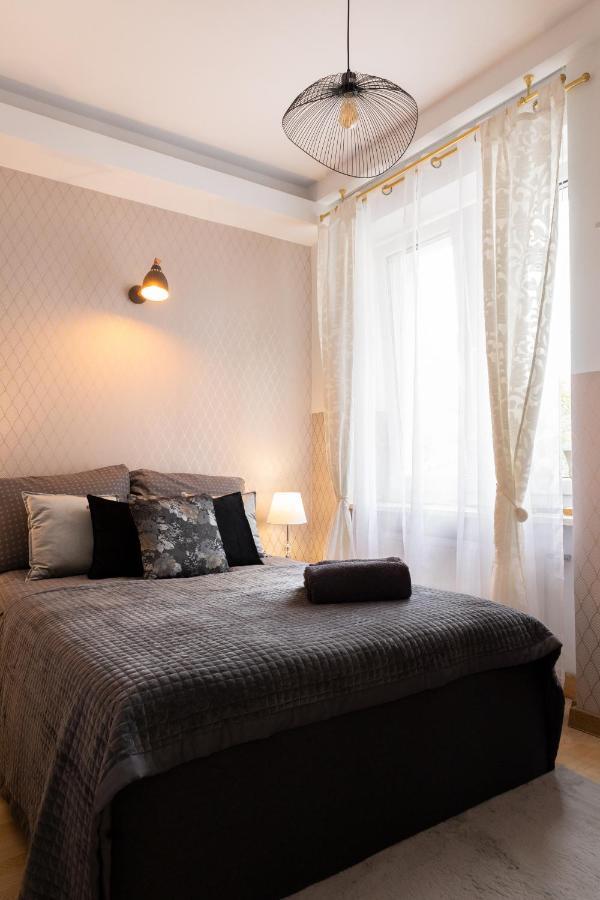 Clicktheflat Szkolna Palace Of Culture Homestay