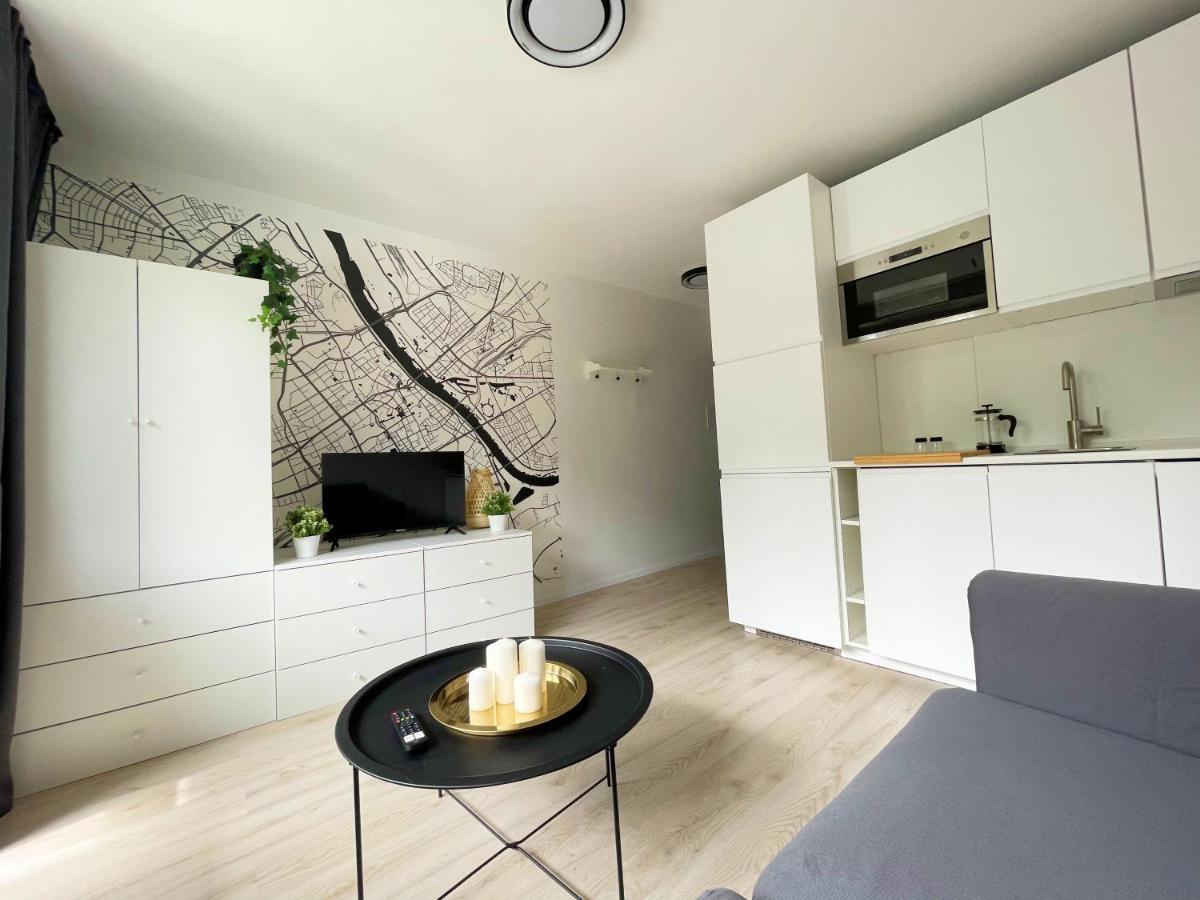Apartment Batorego 18: White Oasis Near Metro And National Park Warsaw