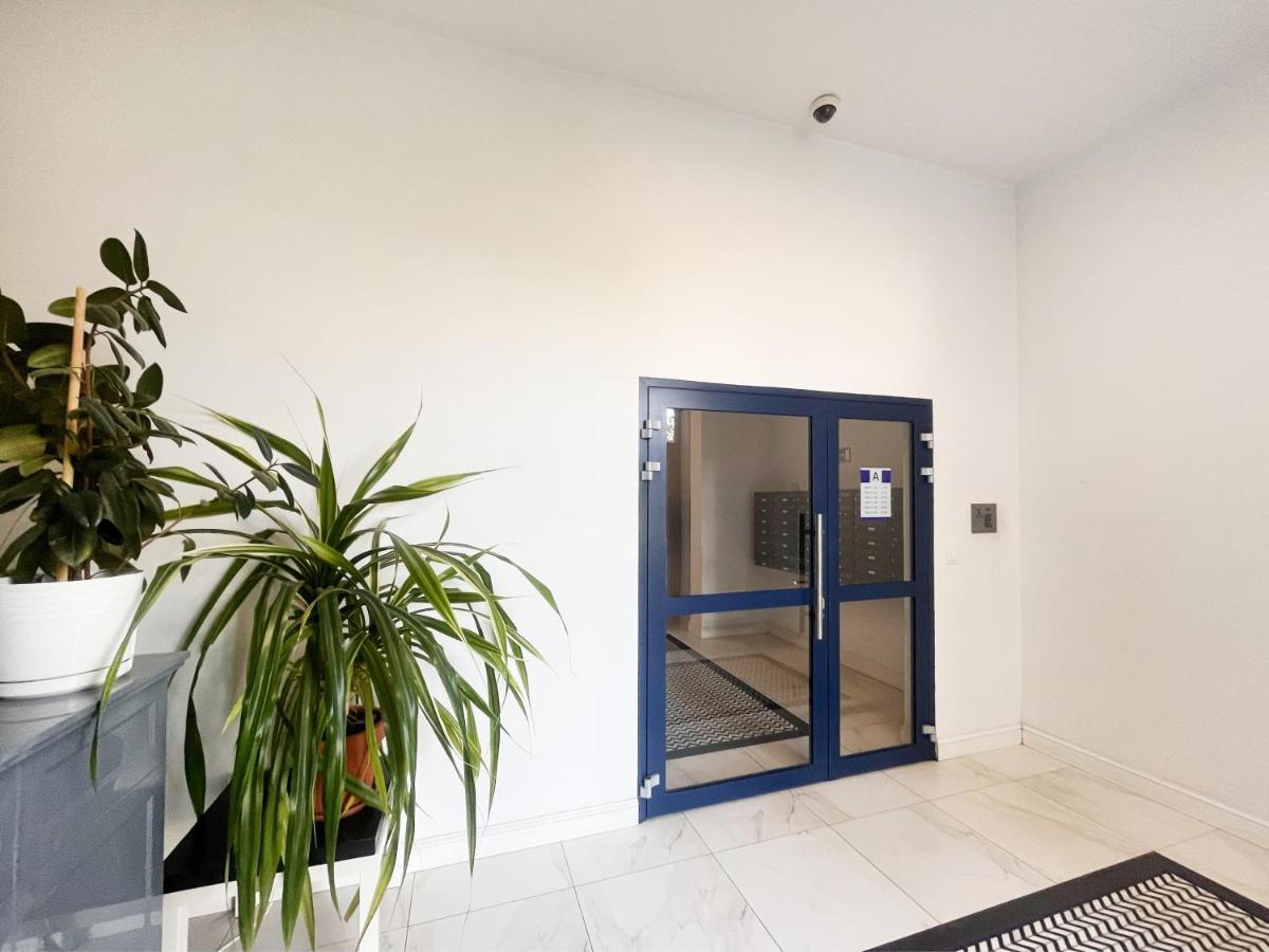 P&o Serviced - Dionizosa Apartment Warsaw