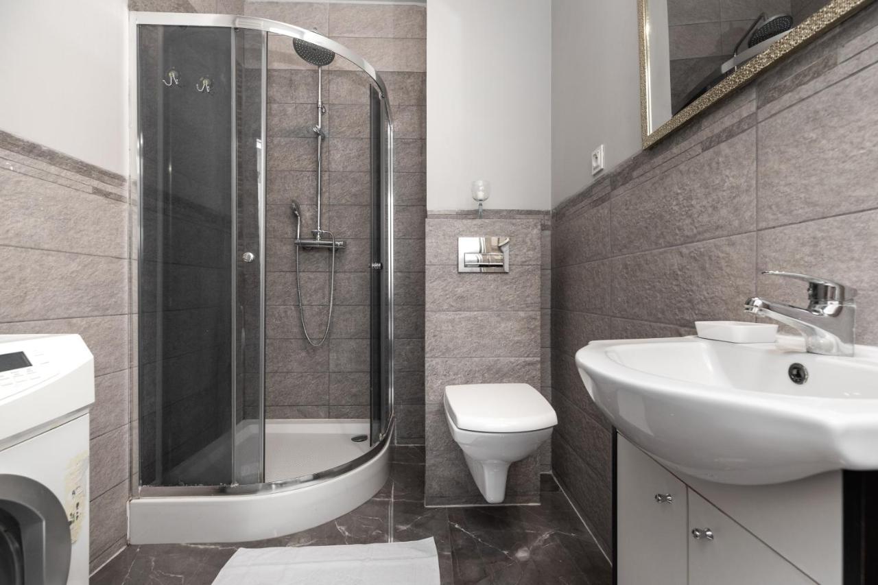 P&o Serviced - Dionizosa Apartment Warsaw