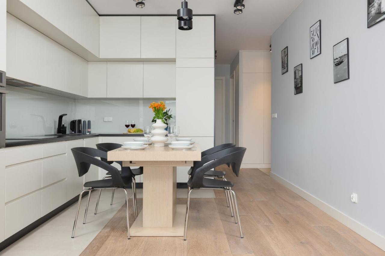 Mokotow Two-bedroom By Renters * Warsaw