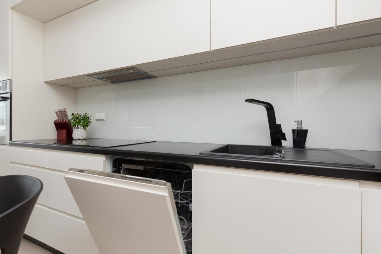 Mokotow Two-bedroom By Renters Apartment