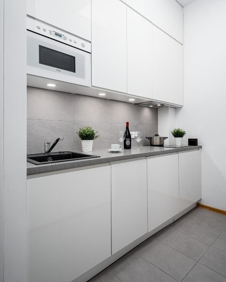 Aleje Jerozolimskie Street Apartment Warsaw