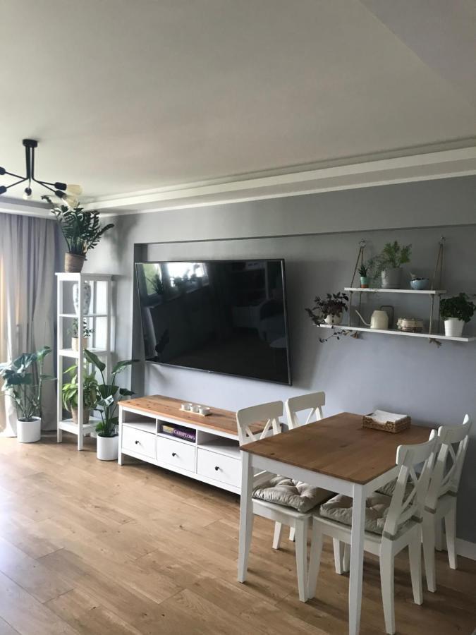 Czerniakowska Boho Mieszkanie 2 - Pokojowe Apartment Warsaw